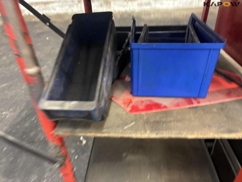 Værkstedsbord med indhold 16