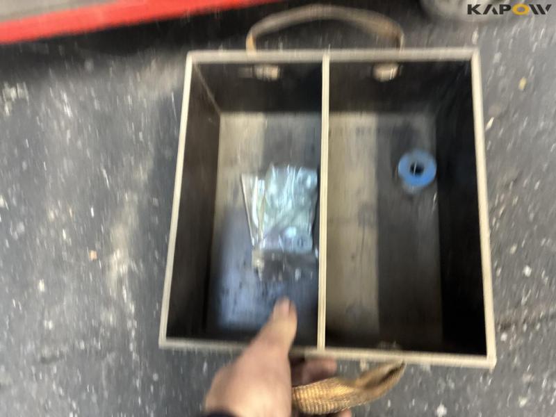 Værkstedsbord med indhold 18