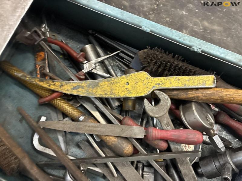 Værkstedsbord med indhold 19