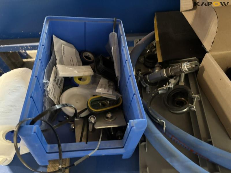 Værkstedsbord med værktøj 8