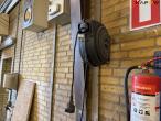 Værkstedsbord og tavle med værktøj 25