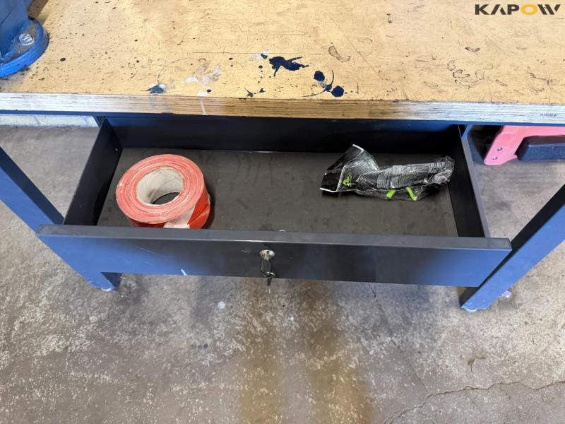 Værkstedsbord og tavle 8