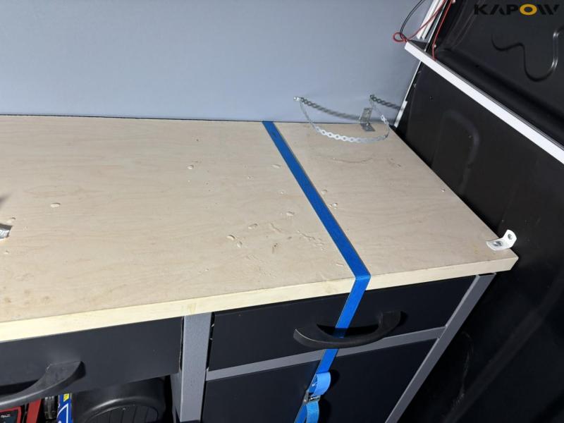 Værkstedsbord og udstyr 7