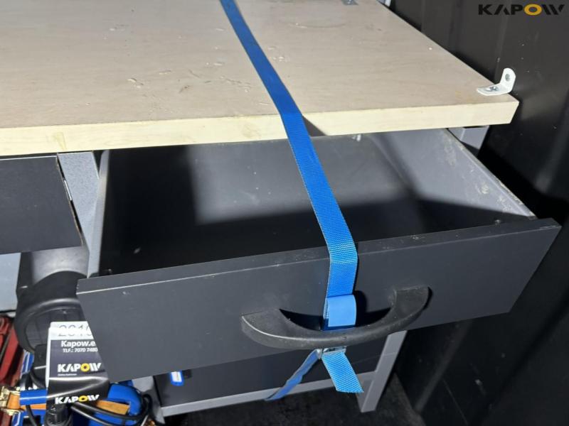 Værkstedsbord og udstyr 10