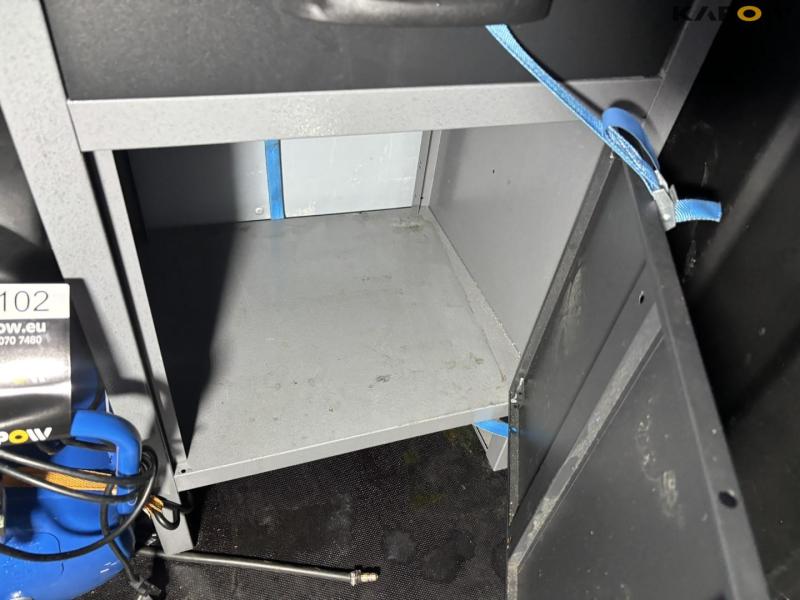 Værkstedsbord og udstyr 11