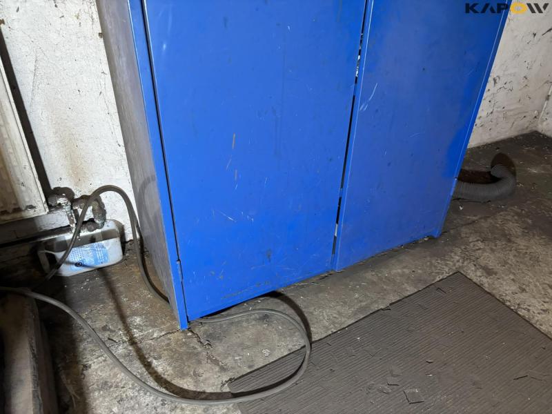 Værkstedsskab med indhold 3