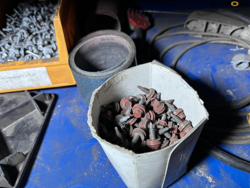 Værkstedsskab med indhold 14