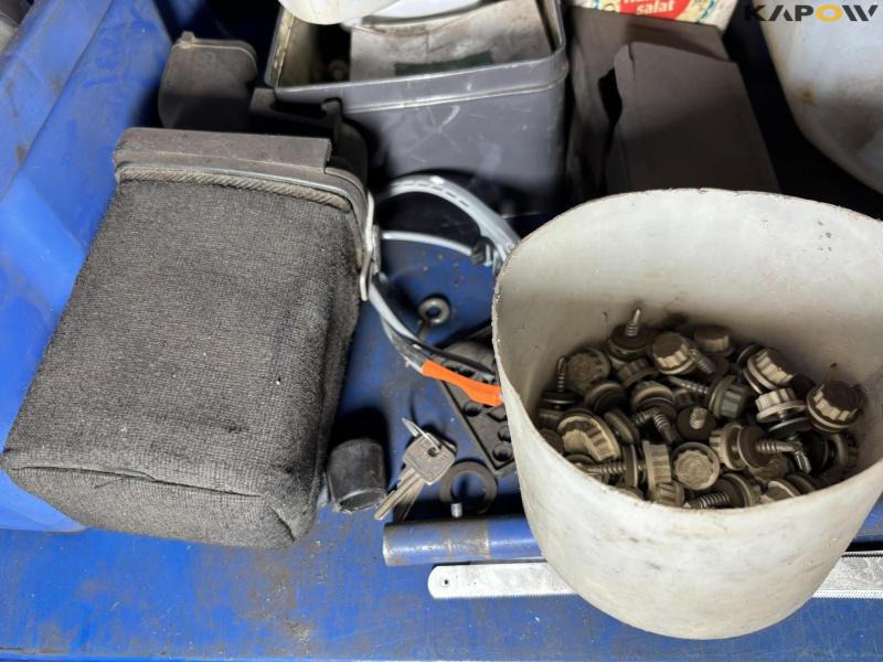 Værkstedsskab med indhold 21