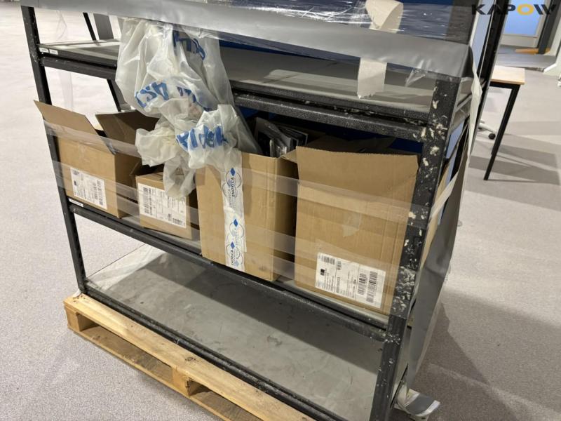 Værkstedsskab og reol 16