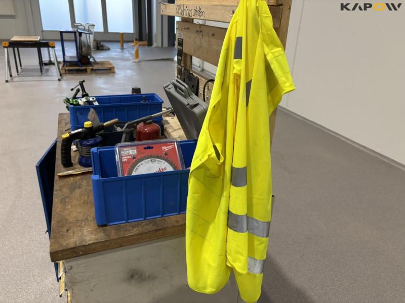 Værkstøjs rullebord med indhold  34