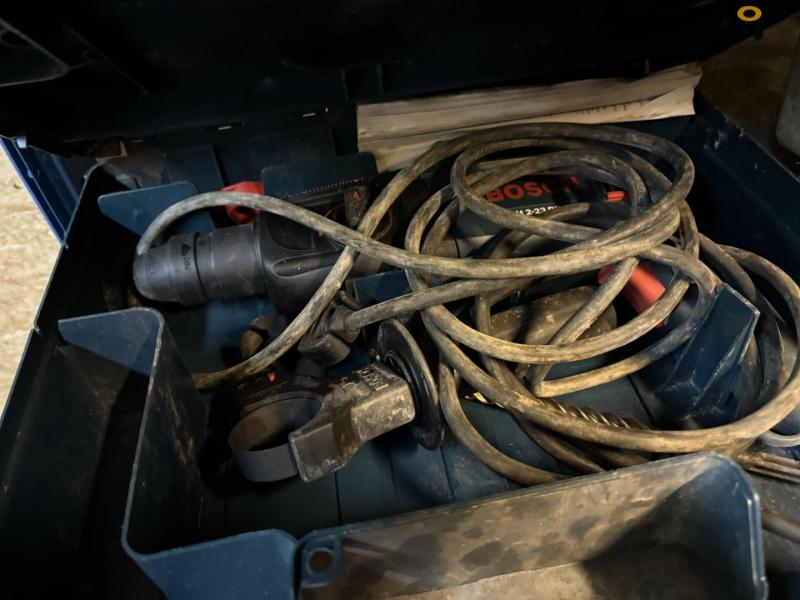 Værktøj på reol 13