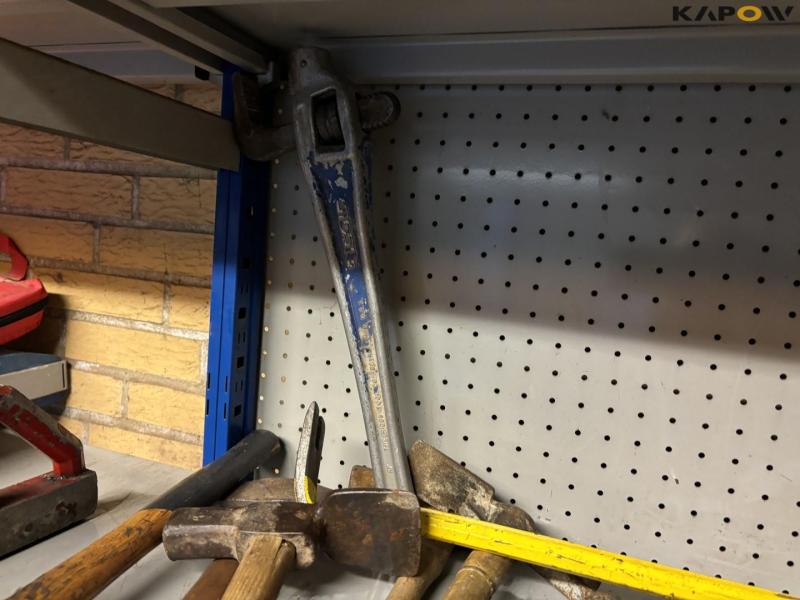 Værktøj på reol 34