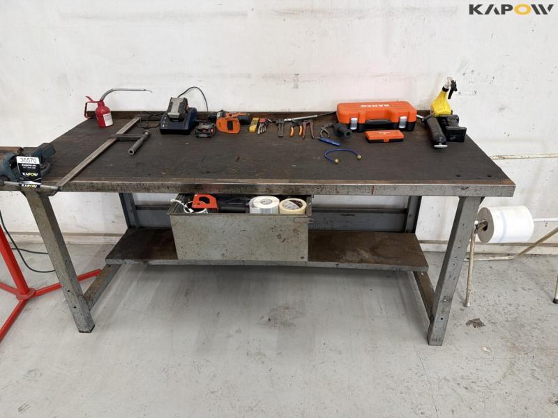 Værktøjsbord med værktøj + væg kabelrulle 3