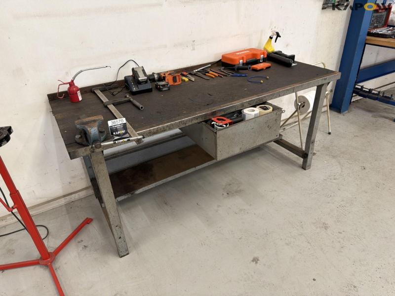 Værktøjsbord med værktøj + væg kabelrulle 4
