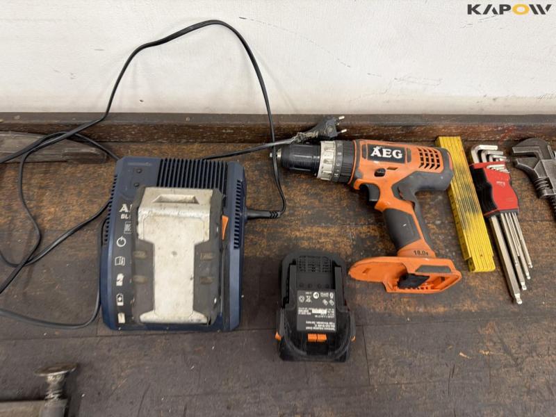Værktøjsbord med værktøj + væg kabelrulle 11