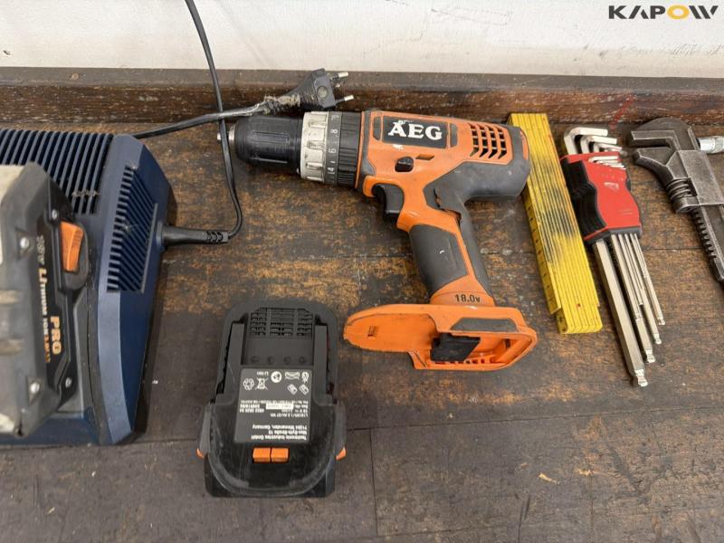 Værktøjsbord med værktøj + væg kabelrulle 12