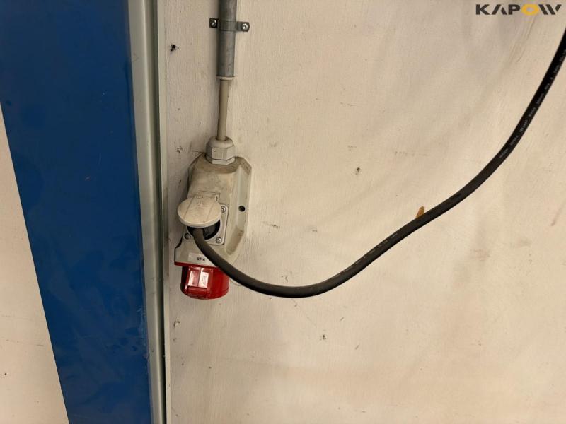 Værktøjsbord med værktøj + væg kabelrulle 31