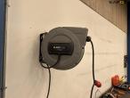 Værktøjsbord med værktøj + væg kabelrulle 30