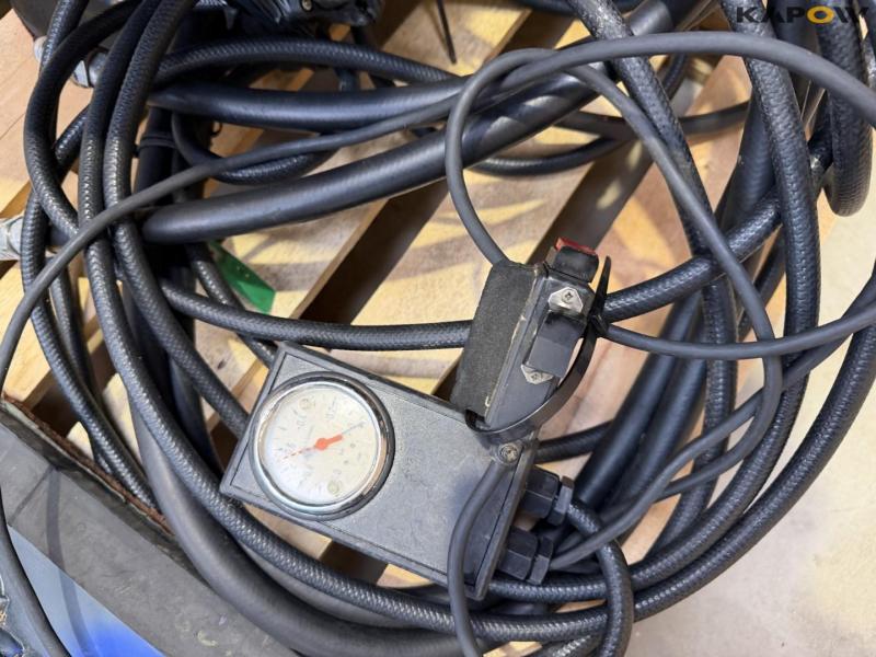 Vakuum fliseløfter med S40 & Hydrema hitch 13