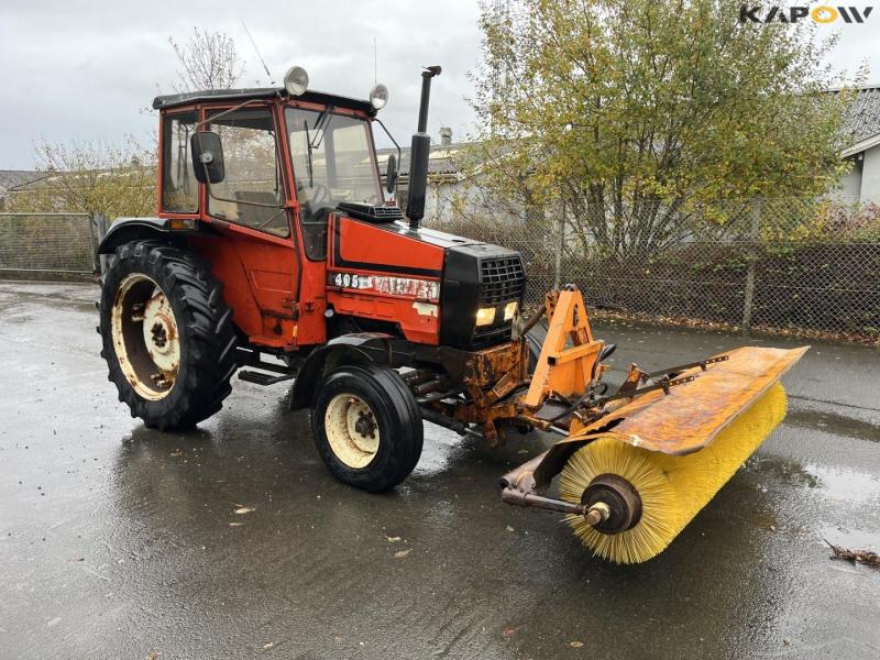 Valmet 405 traktor med kost 3