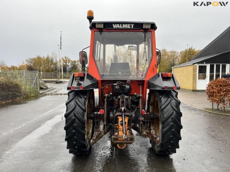 Valmet 405 traktor med kost 6