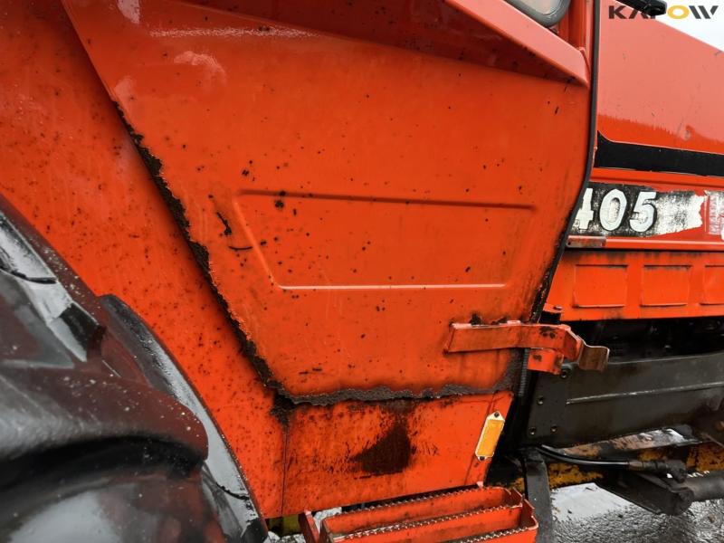Valmet 405 traktor med kost 29