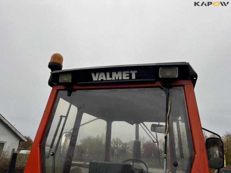 Valmet 405 traktor med kost 32