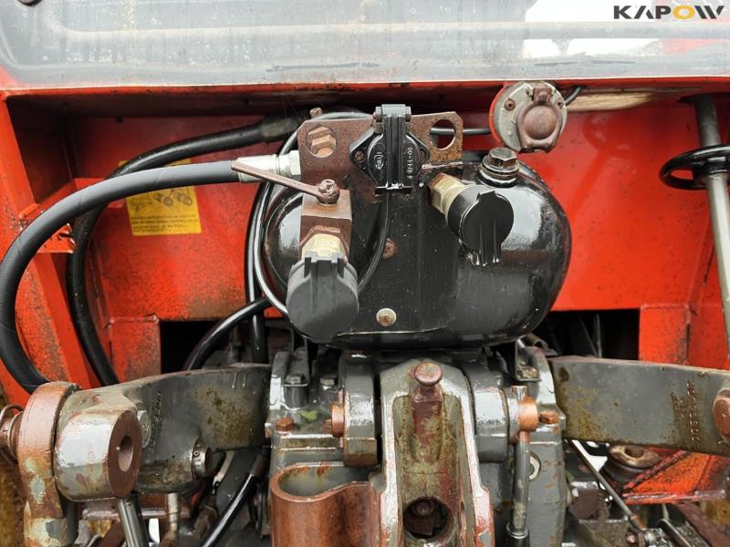 Valmet 405 traktor med kost 37
