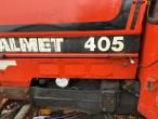 Valmet 405 traktor med kost 11