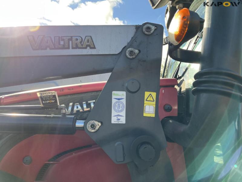 Valtra N142 traktor med frontlæsser 12
