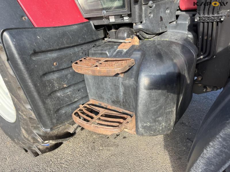 Valtra N142 traktor med frontlæsser 27