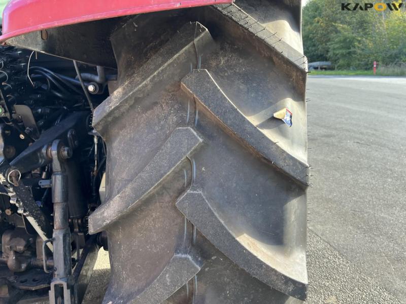 Valtra N142 traktor med frontlæsser 30