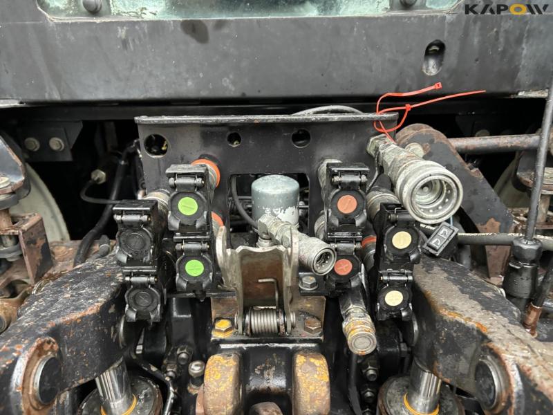 Valtra T150 traktor med frontlæsser 32