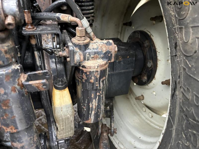 Valtra T150 traktor med frontlæsser 34