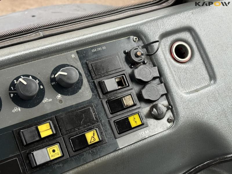 Valtra T150 traktor med frontlæsser 66