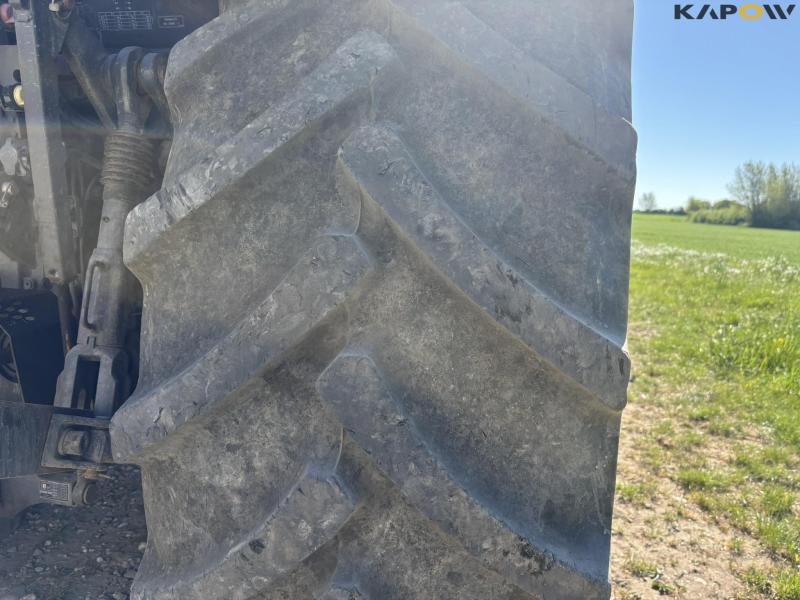 Valtra T214 Versu traktor med frontlift 31