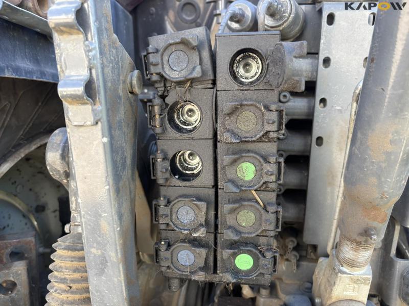 Valtra T214 Versu traktor med frontlift 37