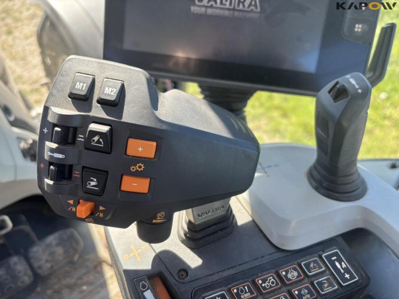 Valtra T214 Versu traktor med frontlift 72