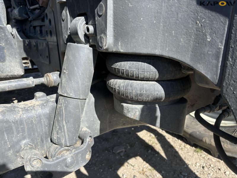 Valtra T214 Versu traktor med frontlift 84