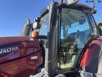 Valtra T214 Versu traktor med frontlift 54