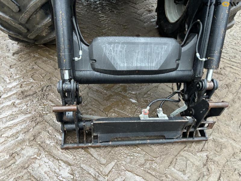 Valtra T234S frontlæsser traktor 14