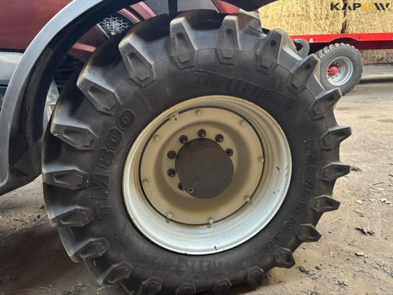Valtra T235 Twintrac traktor med frontlift - vendbar 16