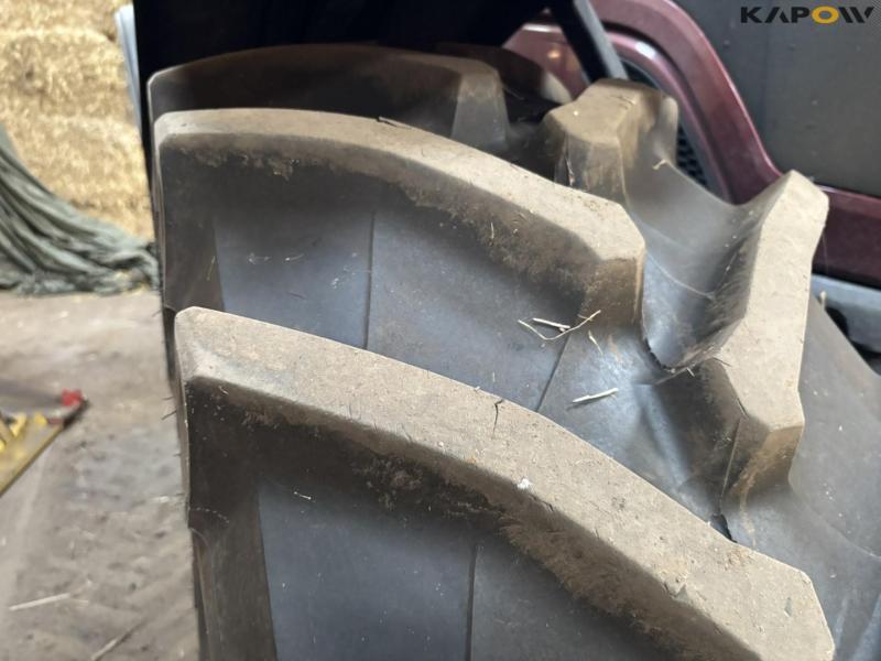 Valtra T235 Twintrac traktor med frontlift - vendbar 18