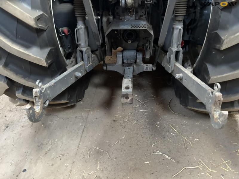 Valtra T235 Twintrac traktor med frontlift - vendbar 25