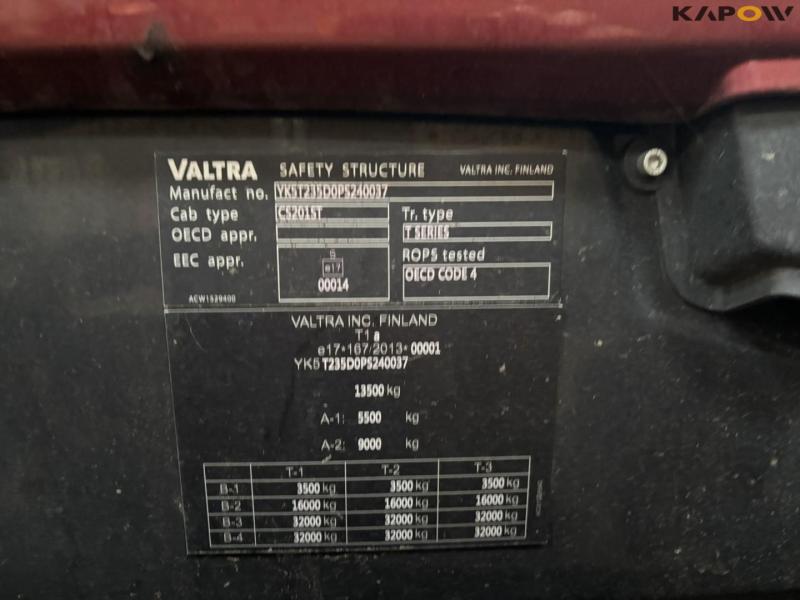 Valtra T235 Twintrac traktor med frontlift - vendbar 35