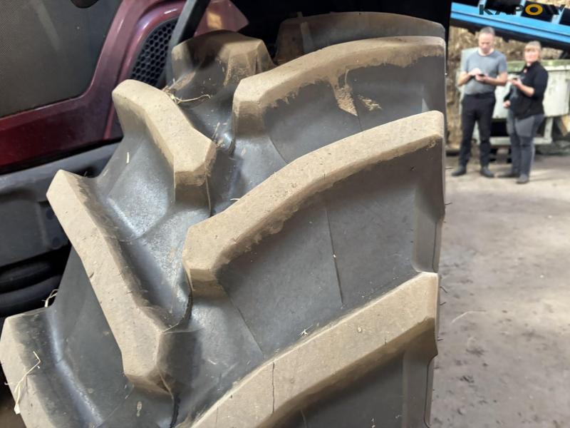 Valtra T235 Twintrac traktor med frontlift - vendbar 45