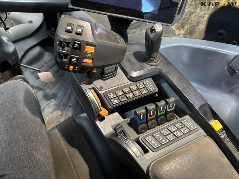 Valtra T235 Twintrac traktor med frontlift - vendbar 52