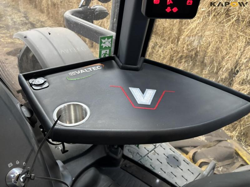 Valtra T235 Twintrac traktor med frontlift - vendbar 57