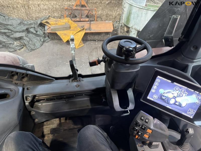 Valtra T235 Twintrac traktor med frontlift - vendbar 64