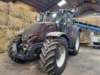 Valtra T235 Twintrac traktor med frontlift - vendbar 1